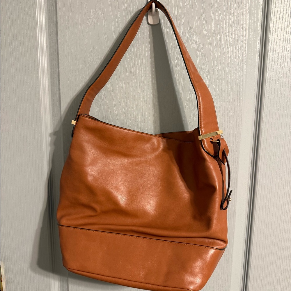 The Limited Elegant Tan Leather Shoulder Bag